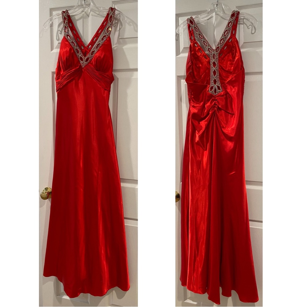 Red Prom Dress Gown Sequins Sparkly Gems V-Neck Size 6